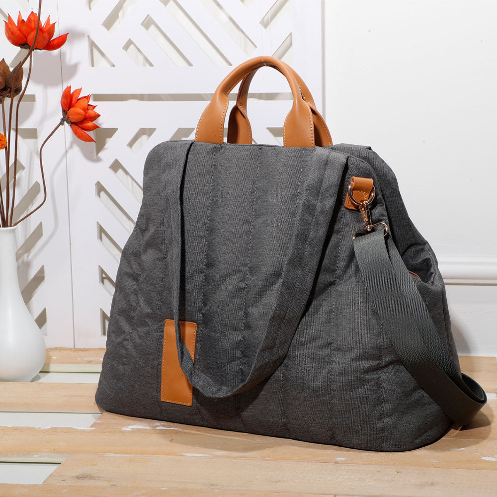 Lightweight Waterproof Pet Carrier Handbag for Dogs and Cats - Stylish Portable Accessory